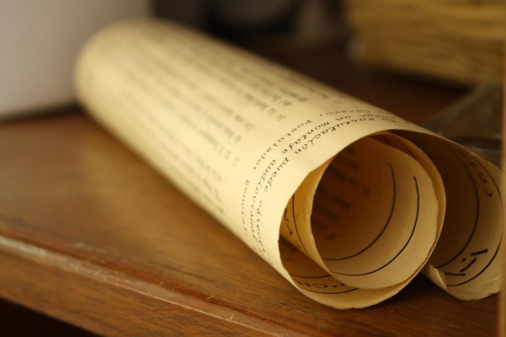 parchment-2217669.jpg